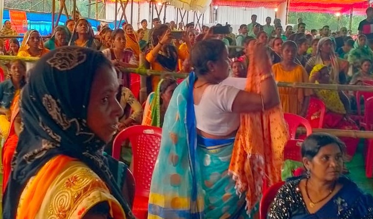 A large turnout of objectors at the public hearing of August 2024 regarding the Raigarh coal-power expansion. (via Adaniwatch)